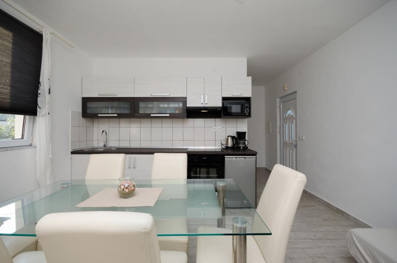 Apartments Toni Banjol エクステリア 写真