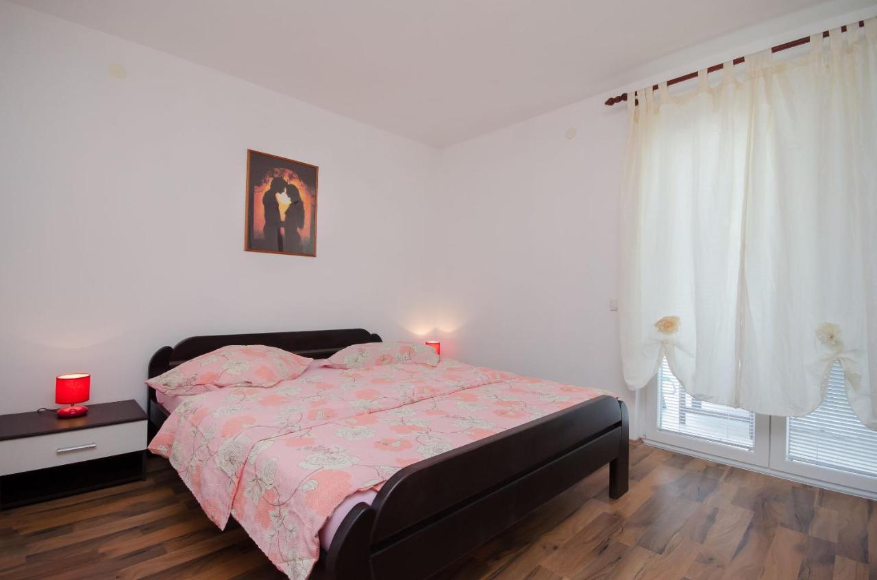 Apartments Toni Banjol エクステリア 写真
