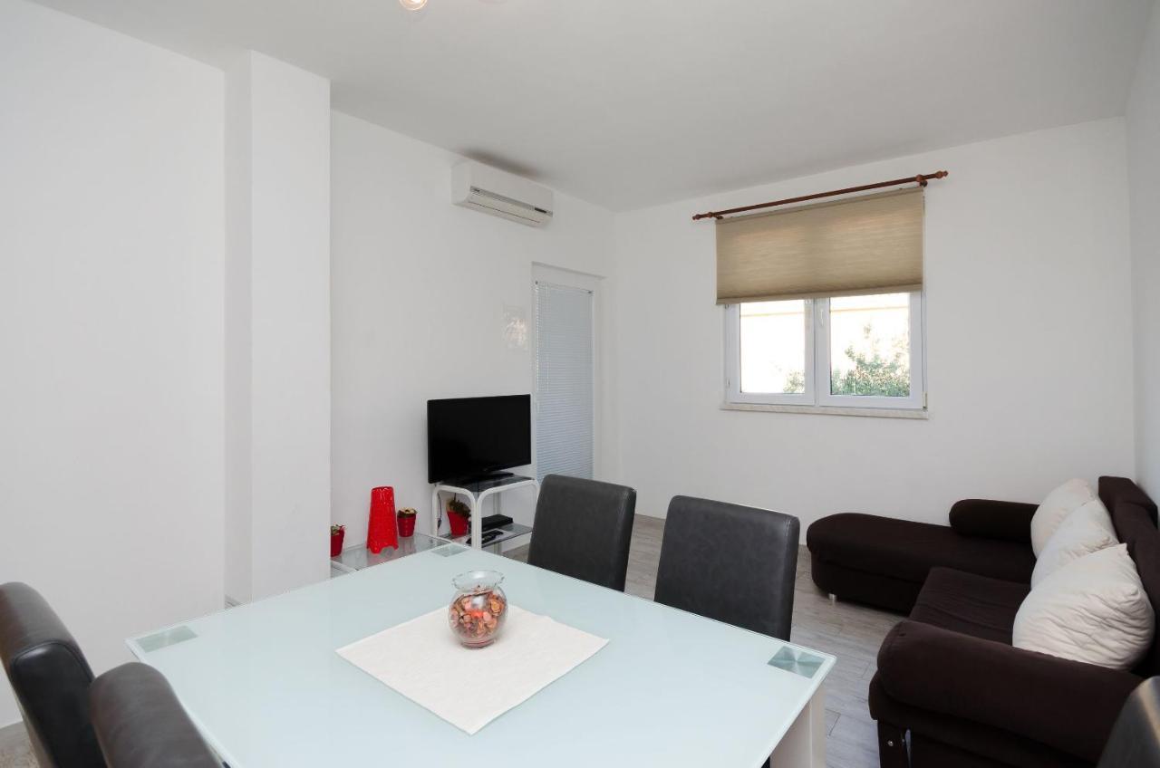 Apartments Toni Banjol エクステリア 写真