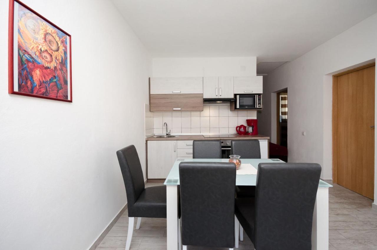 Apartments Toni Banjol エクステリア 写真