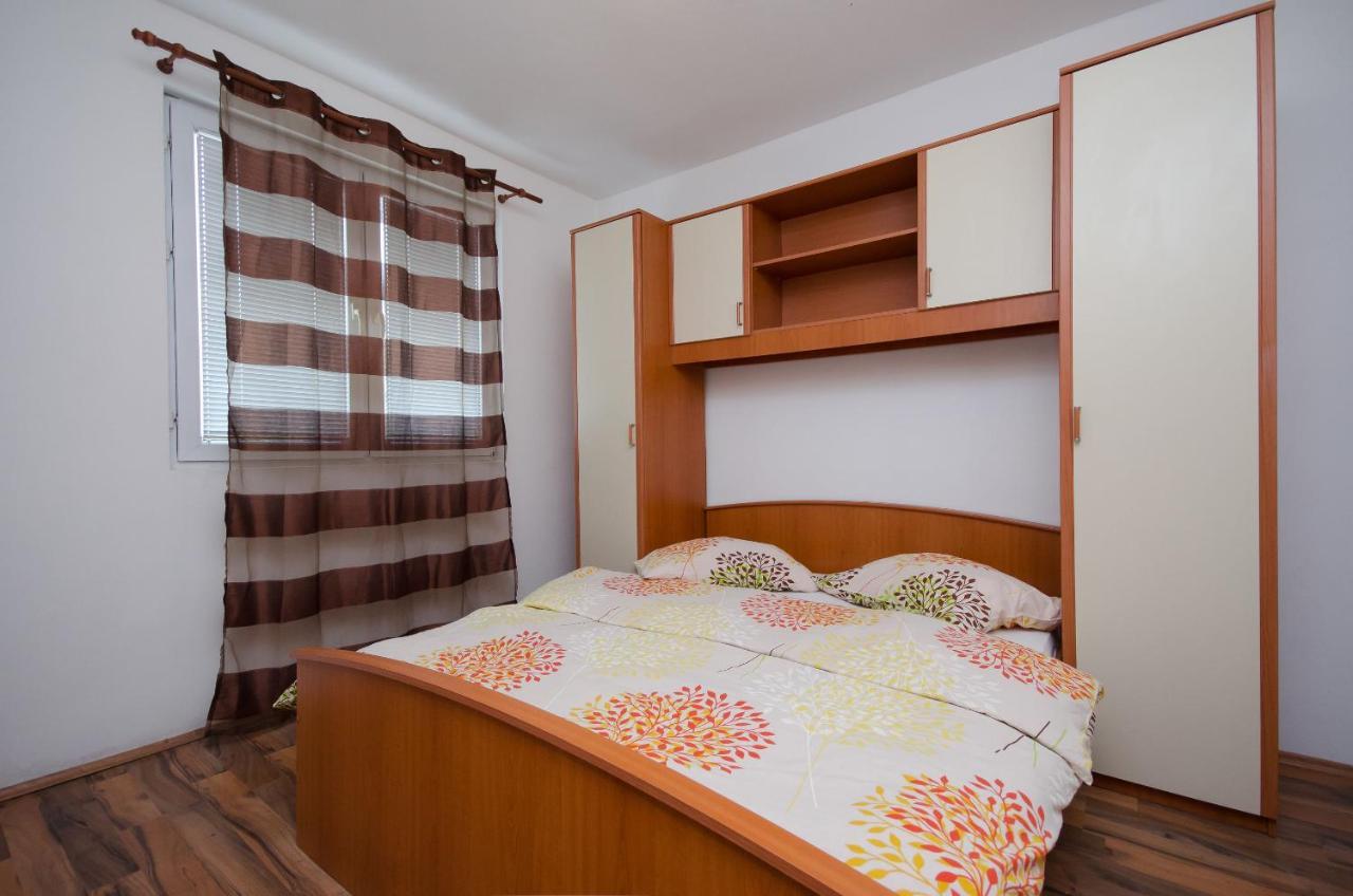 Apartments Toni Banjol エクステリア 写真