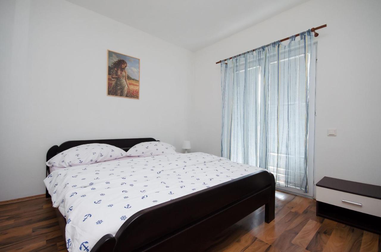 Apartments Toni Banjol エクステリア 写真