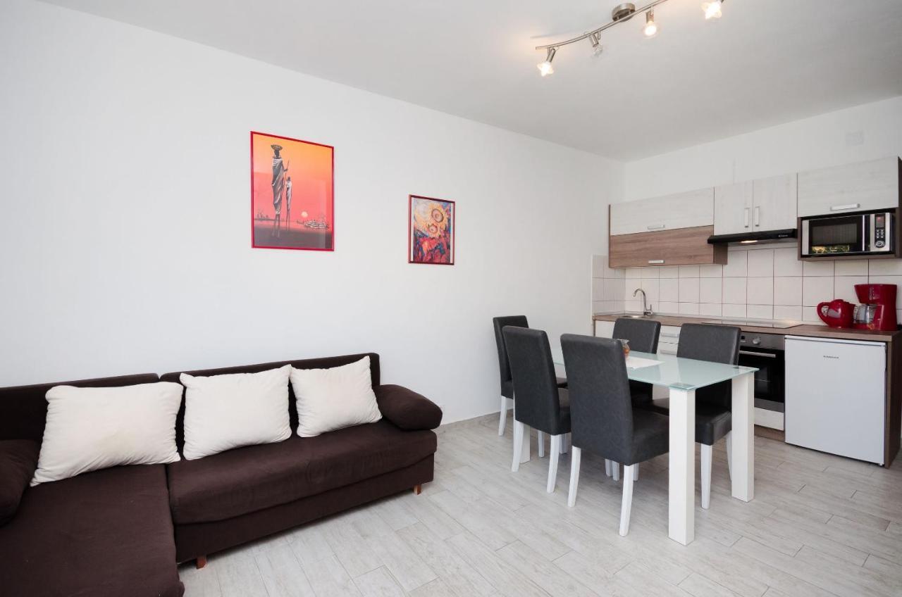 Apartments Toni Banjol エクステリア 写真